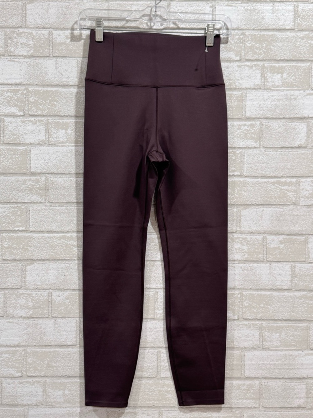 VUORI Evolve Leggings in Sangria - Size - Medium. NEW WITHOUT TAG